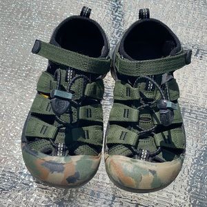 Youth Army green Keen water shoes